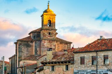 Este es uno de los pueblos más bonitos de España: está a una hora de Madrid y es la escapada perfecta