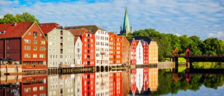 Trondheim, la ciudad en la que las casas de colores y la cocina noruega desafían al mal tiempo