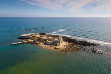 Este castillo flotante que asombra a los turistas en Cádiz fue un antiguo santuario romano