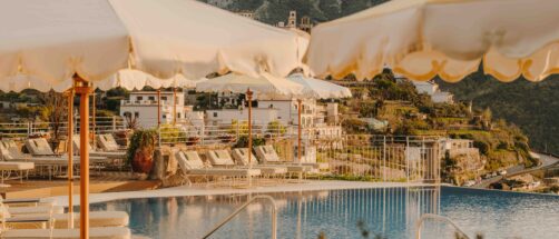 Esta piscina tiene las mejores vistas de la costa Amalfitana y te har&aacute; sentir como en The White Lotus