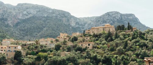 El refugio de Mallorca que es perfecto para desconectar: tiene vistas a la Sierra de Tramuntana y las mejores puestas de sol