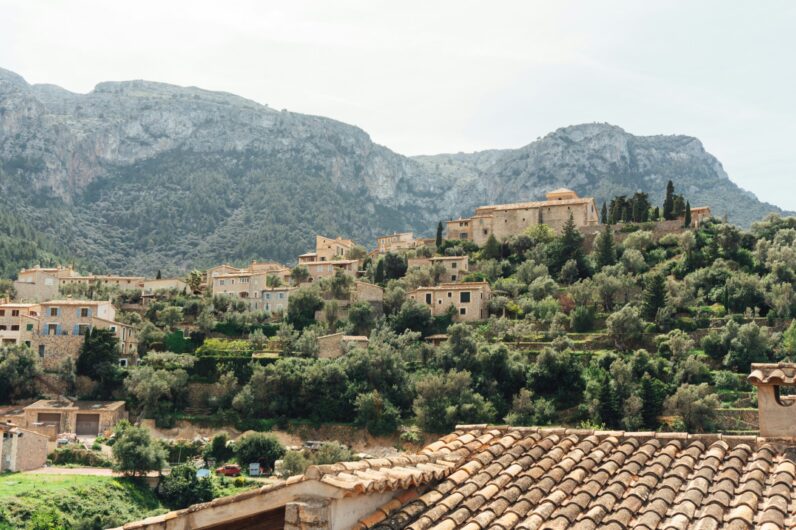 El refugio de Mallorca que es perfecto para desconectar: tiene vistas a la Sierra de Tramuntana y las mejores puestas de sol