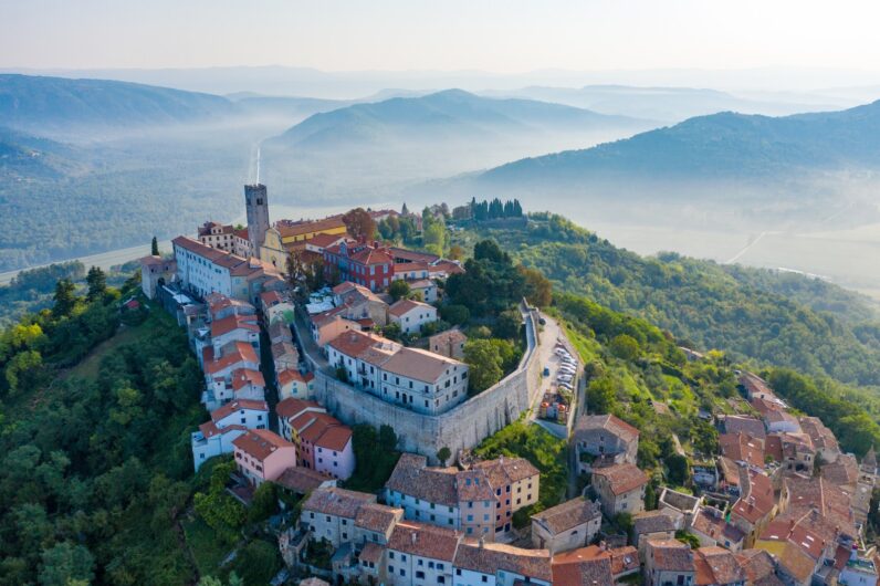 Murallas medievales, vinos croatas y aires venecianos en este pueblo que parece de película y apenas recibe turistas