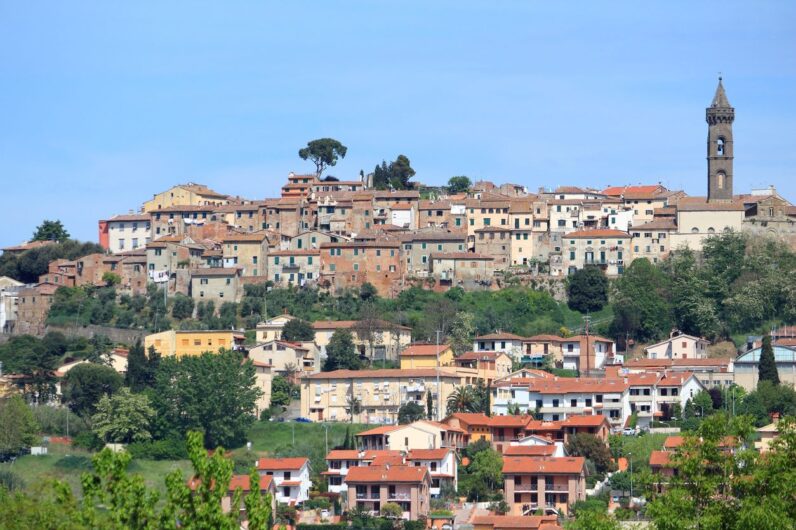Este es el pueblo más bonito de la Toscana según los italianos: un paraíso medieval alrededor de un castillo muy cerca de Florencia y Pisa