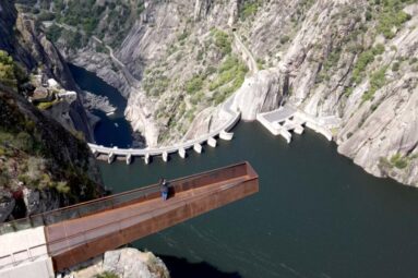 Esta ruta de senderismo termina en el mirador más impresionante de España: está en las Arribes del Duero, a 300 metros sobre el vacío