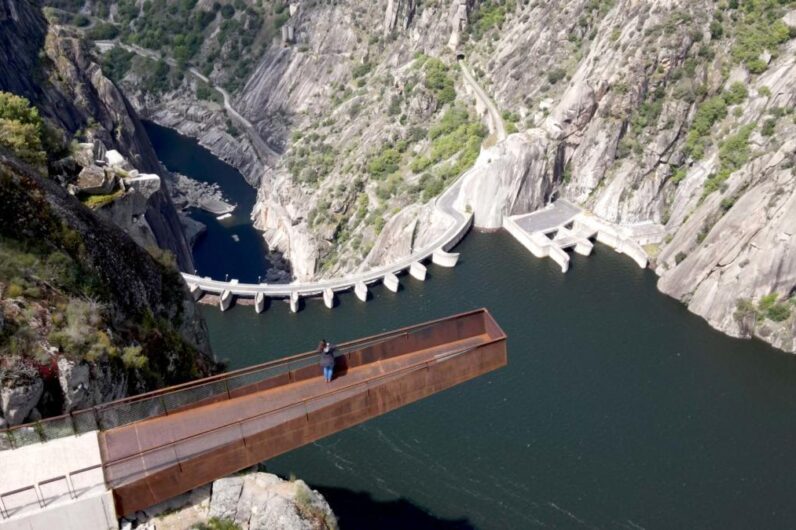Esta ruta de senderismo termina en el mirador más impresionante de España: está en las Arribes del Duero, a 300 metros sobre el vacío