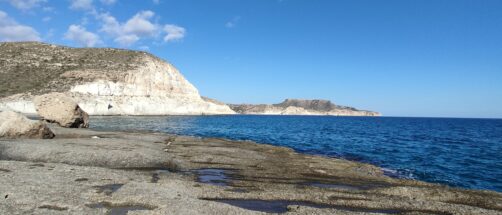 La ruta por el Cabo de Gata que pasa por calas recónditas y paradisiacas en las que podrás darte el mejor baño para inaugurar la temporada