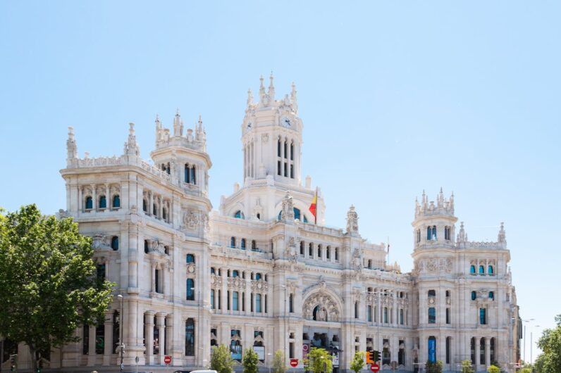 Una ruta por los edificios más emblemáticos de Madrid: las obras de Antonio Palacios que han transformado la capital