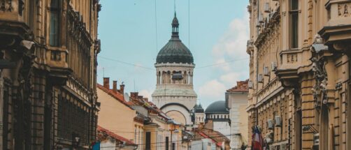 La ciudad más bonita de Transilvania, según la inteligencia artificial: llena de jardines, torres góticas y calles con encanto