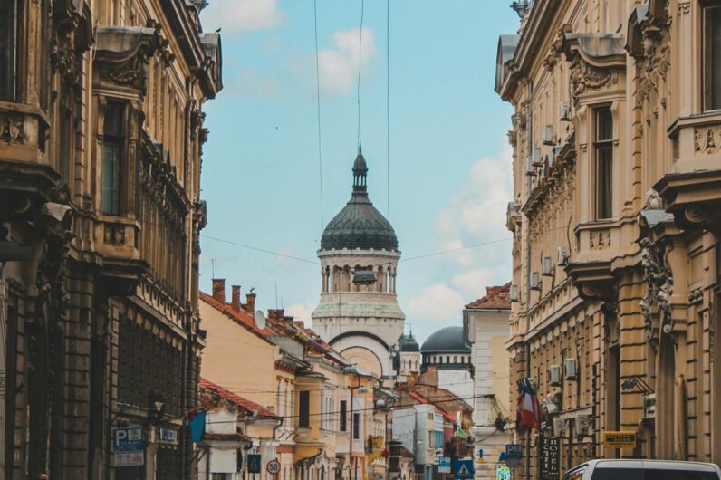 La ciudad más bonita de Transilvania, según la inteligencia artificial: llena de jardines, torres góticas y calles con encanto