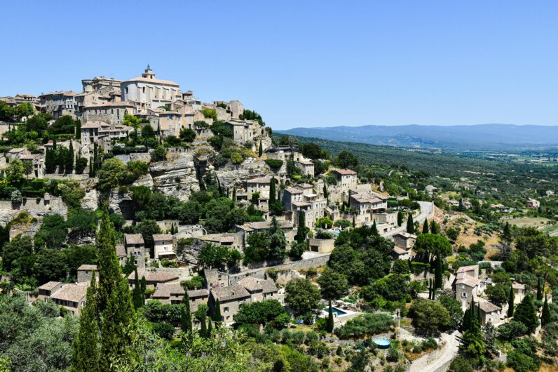 Este es el pueblo más bonito de la Provenza francesa: está en lo alto de una montaña con vistas espectaculares