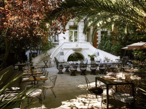Los restaurantes secretos que los madrileños no quieren que conozcas son preciosos y están en patios particulares
