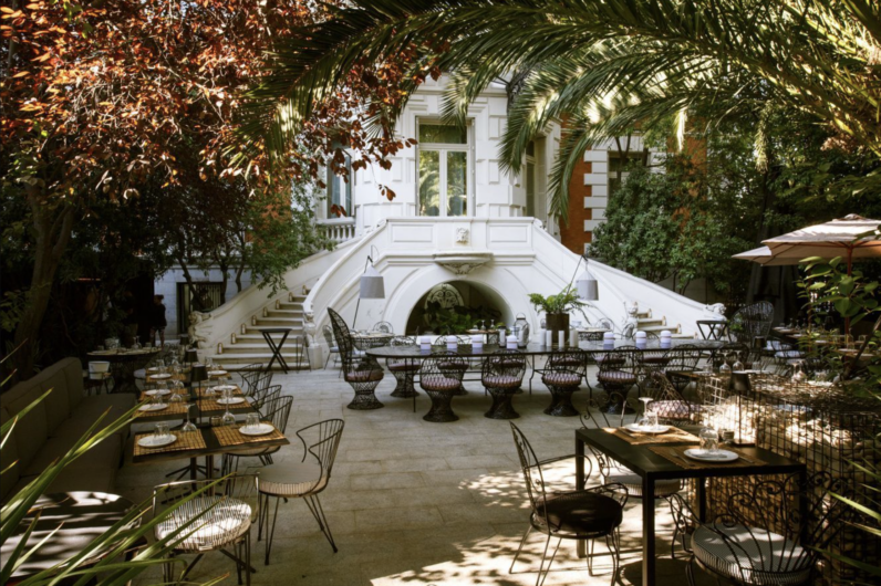 Los restaurantes secretos que los madrileños no quieren que conozcas son preciosos y están en patios particulares