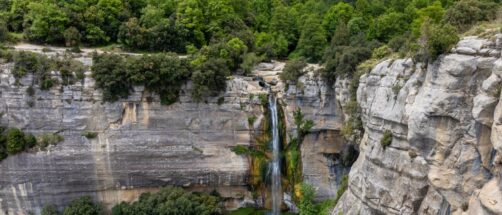 La cascada más alta de Cataluña mide más de cien metros y está en un pueblo precioso detenido en el tiempo