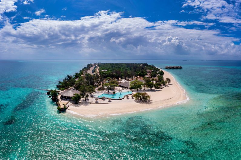 Los hoteles que te harán soñar con el paraíso tienen villas sobre el agua, son sostenibles y ensalzan lo local