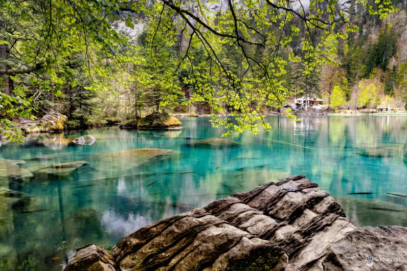 Es el lago más azul del mundo: está en los Alpes suizos y es el lugar perfecto para desconectar