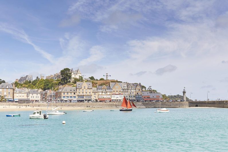 Este es el pueblo de Francia donde mejor se come: tiene marisco fresco y restaurantes con vistas al mar