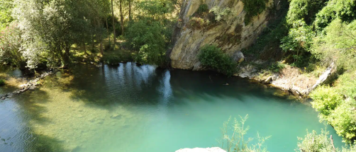 Esta piscina natural tiene aguas cristalinas y está en Andalucía: es el lugar perfecto para huir del calor