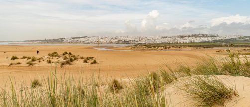 Esta ruta de senderismo sale del Cabo de Trafalgar, desemboca en Conil y pasa por las playas más bonitas de Cádiz