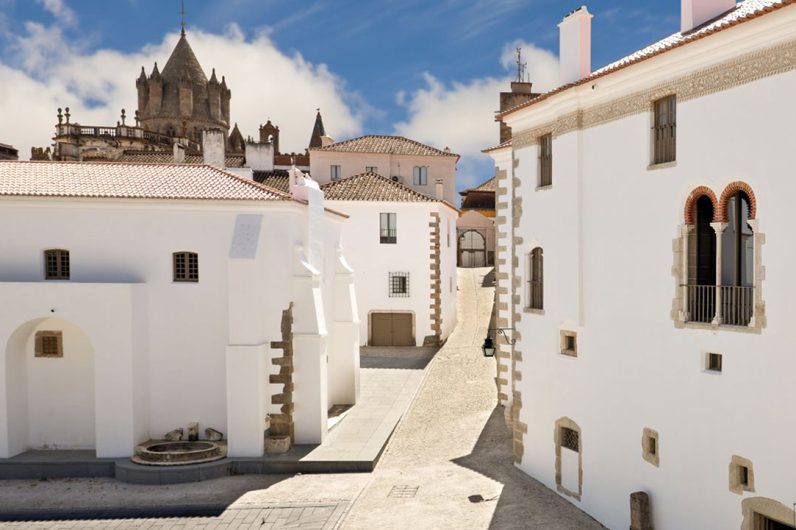 Es la ciudad más bonita de Portugal: está muy cerca de Lisboa y es Patrimonio de la Humanidad