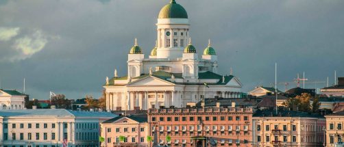 Una sauna flotante en medio del Báltico: así es el verano más inesperado en Helsinki
