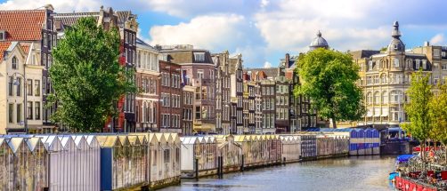 El mercado de flores más espectacular de Europa tiene más de 150 años y flota sobre un canal precioso