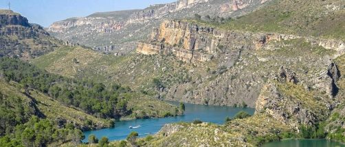 Una piscina natural muy cerca de Madrid con aguas cristalinas que te harán sentir como si estuvieras en la costa
