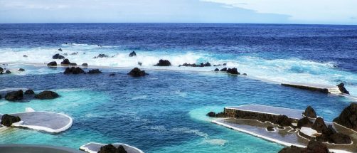 Las piscinas naturales más espectaculares de Portugal están en Madeira: pozas de roca volcánica junto al Atlántico