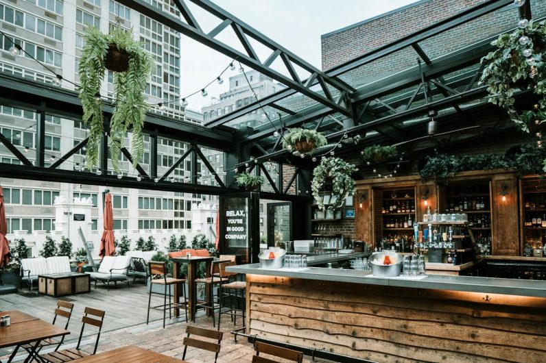 La azotea más grande de Madrid abre sus puertas para celebrar el mejor tardeo de la ciudad en un edificio icónico