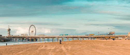 La Haya tambi&eacute;n tiene playa: un espectacular ba&ntilde;o en el mar del Norte entre arquitectura vanguardista
