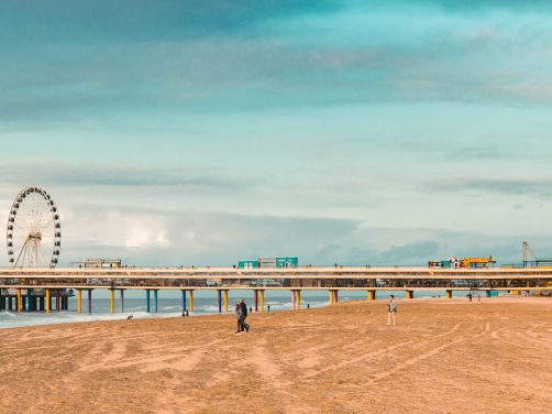 La Haya tambi&eacute;n tiene playa: un espectacular ba&ntilde;o en el mar del Norte entre arquitectura vanguardista