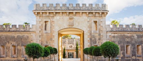 Este recóndito hotel en una antigua fortaleza de Mallorca te contagiará su legado de amor y respeto