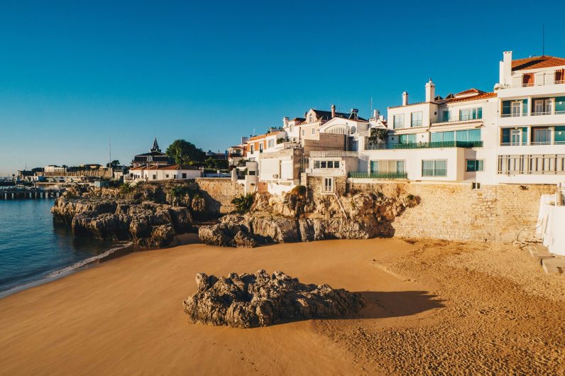 Estas ciudades de la Riviera portuguesa son las favoritas de la aristocracia: tienen playas señoriales y calas escondidas