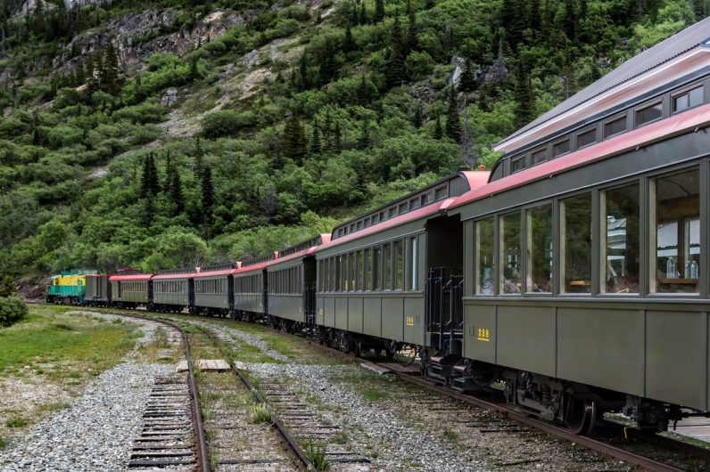 Ni el Orient Express ni el Transiberiano, el viaje en tren más esperado del verano une Jaca con Canfranc