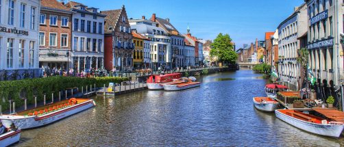 La mejor ciudad de Bélgica para visitar en verano: es monumental y tiene canales navegables