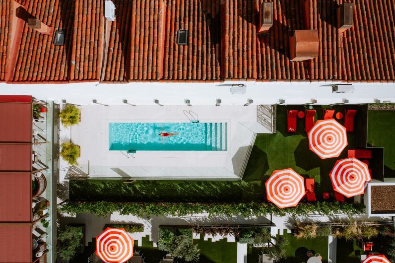 Estas son las piscinas de Madrid a las que tienes que ir si te quedas en la ciudad este agosto: están en las azoteas de los mejores hoteles
