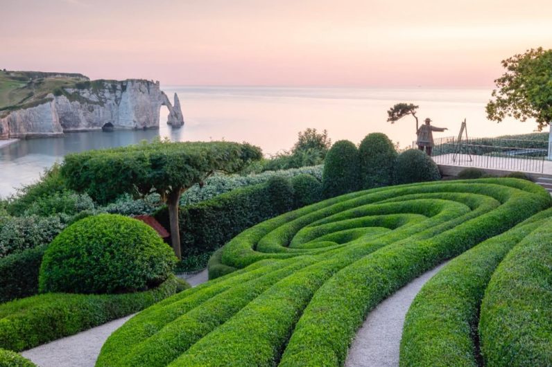 Estos son los jardines más bonitos de Francia: están suspendidos en un acantilado y parecen un cuadro surrealista