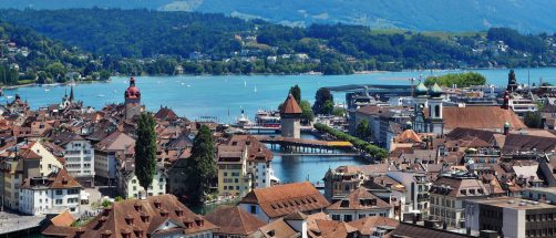 Este es el destino perfecto para alargar el verano: está a orillas del lago más bonito de Suiza