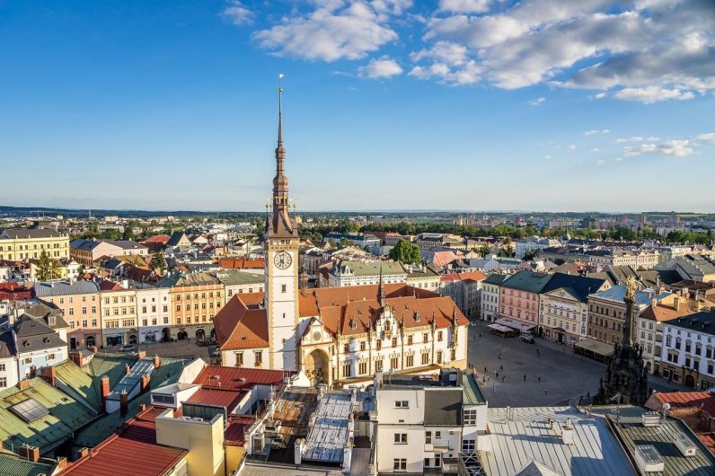 Así es la pequeña Praga: una joya barroca llena de casas palaciegas, catedrales altísimas y museos increíbles