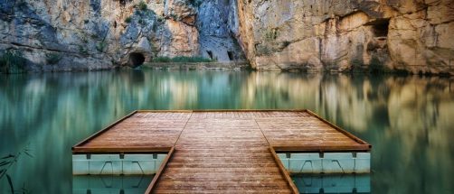 La piscina natural más popular del verano está en Valencia: con un embarcadero de postal sobre el agua cristalina