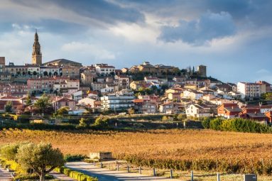 Este pueblo de La Rioja huele a pan recién hecho y tiene algunos de los mejores vinos de España
