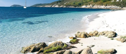 Así es la Isla de Ons, la hermana menos conocida de las Islas Cíes que te enamorará