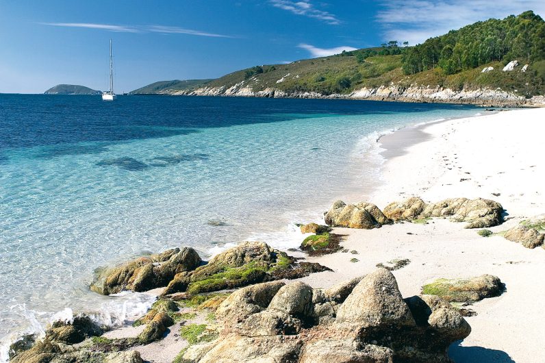Así es la Isla de Ons, la hermana menos conocida de las Islas Cíes que te enamorará