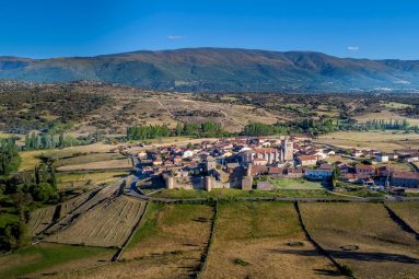 Ni Sepúlveda ni Medina del Campo, el pueblo más bonito de Castilla y León está en Ávila y es una joya medieval
