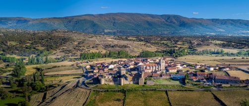 Ni Sepúlveda ni Medina del Campo, el pueblo más bonito de Castilla y León está en Ávila y es una joya medieval