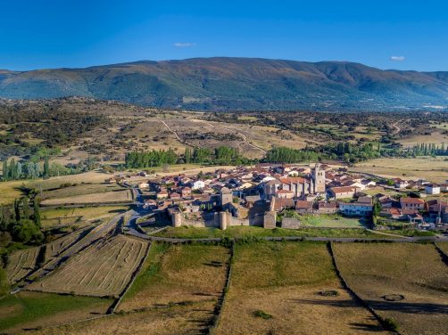 Ni Sepúlveda ni Medina del Campo, el pueblo más bonito de Castilla y León está en Ávila y es una joya medieval