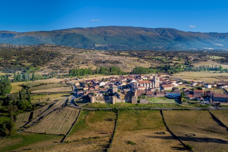 Ni Sepúlveda ni Medina del Campo, el pueblo más bonito de Castilla y León está en Ávila y es una joya medieval