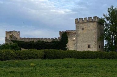 Ni el Alcázar de Segovia ni el castillo de la Mota, esta es la fortaleza medieval de Castilla y León donde vivió el Cid