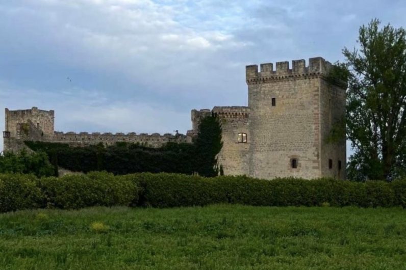Ni el Alcázar de Segovia ni el castillo de la Mota, esta es la fortaleza medieval de Castilla y León donde vivió el Cid