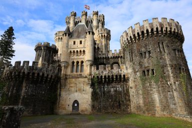 Este es el castillo más bonito del norte de España: está en Vizcaya y ha enamorado a los fans de Juego de Tronos